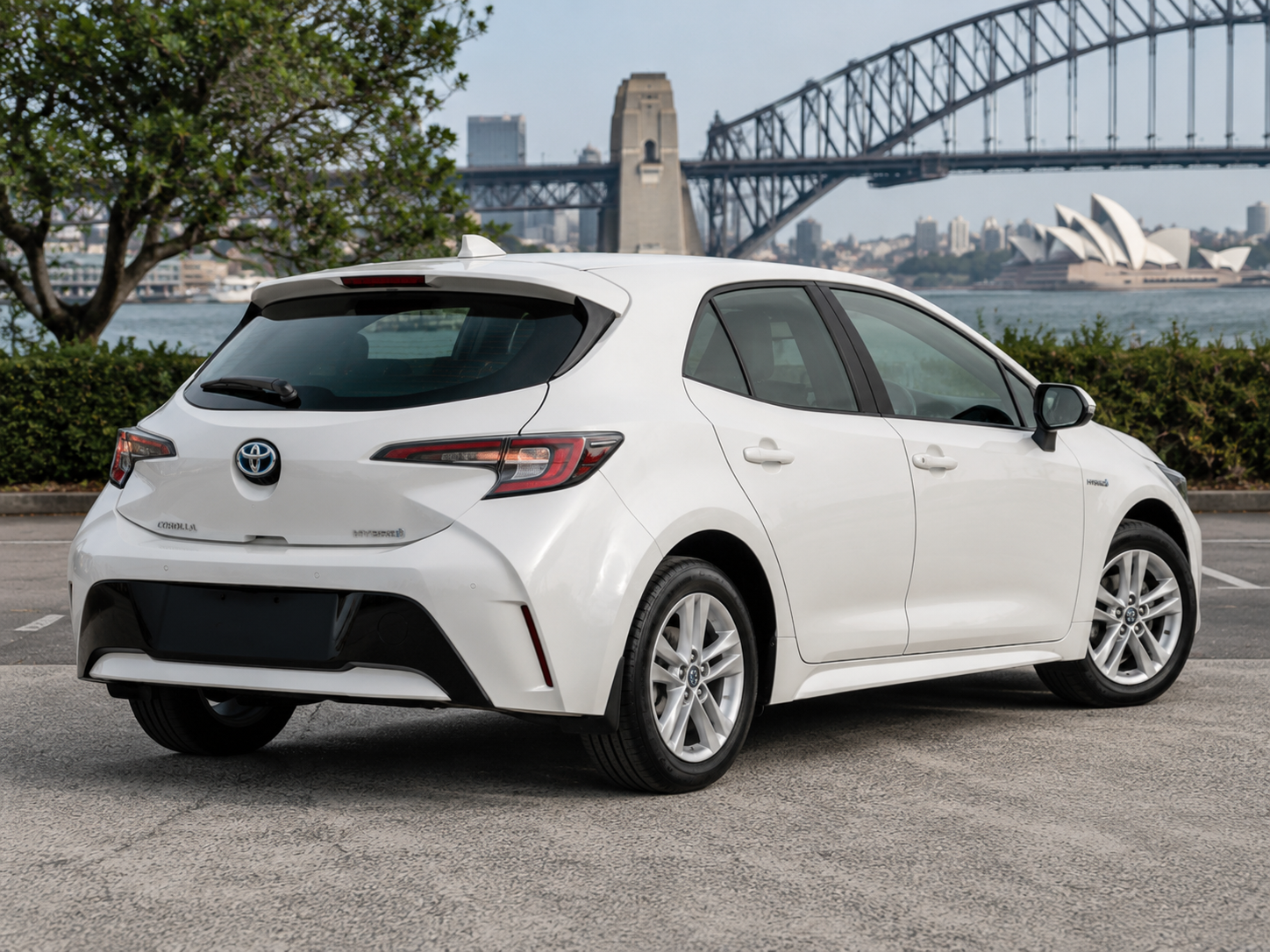 2023 Toyota Corolla Hybrid Hatchback thumbnail 3